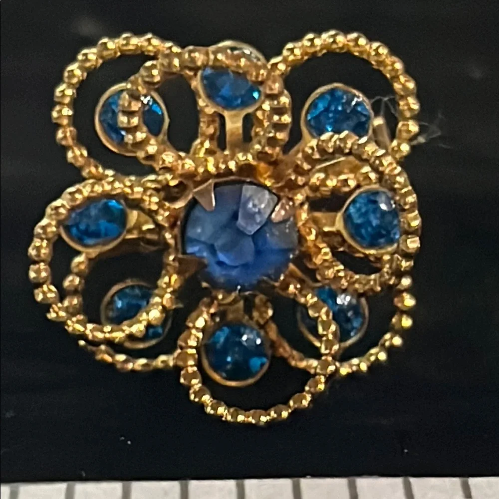 Elegant Gold and Blue Gem Brooch - Picture 4 of 4